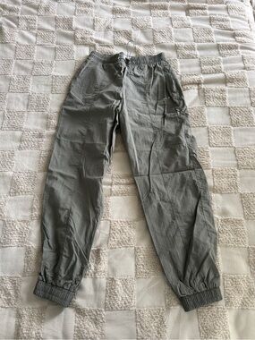 Wilo the Label women's parachute jogger pants in an olive green color small